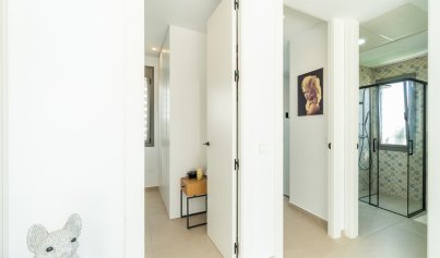 Resale - Villa -
Orihuela Costa - Villamartin Golf