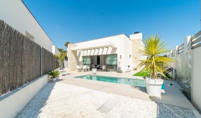 Resale - Villa -
Orihuela Costa - Villamartin Golf