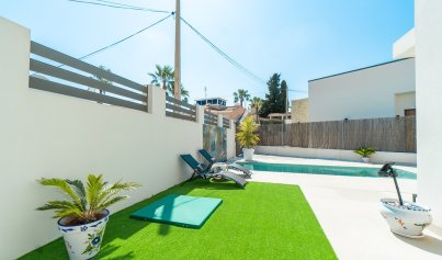 Resale - Villa -
Orihuela Costa - Villamartin Golf