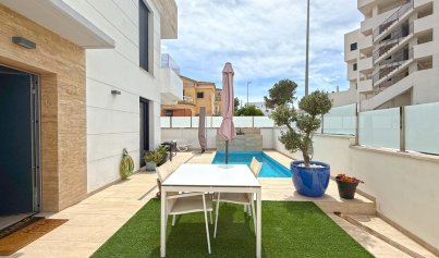 Resale - Villa -
Orihuela Costa - Villamartin