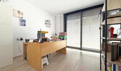 Resale - Villa -
Orihuela Costa - Villamartin