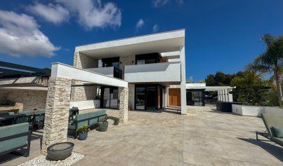 Resale - Villa -
Orihuela Costa - Villamartin