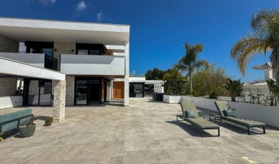Resale - Villa -
Orihuela Costa - Villamartin