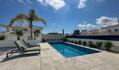 Resale - Villa -
Orihuela Costa - Villamartin