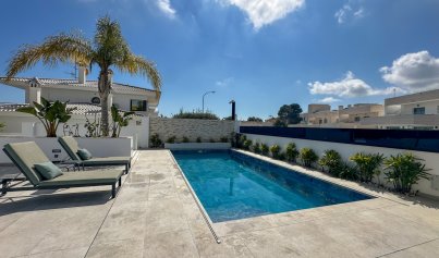 Resale - Villa -
Orihuela Costa - Villamartin