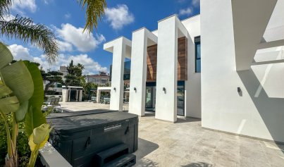 Resale - Villa -
Orihuela Costa - Villamartin