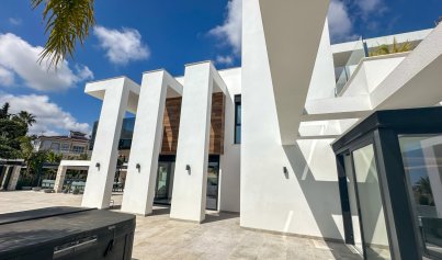 Resale - Villa -
Orihuela Costa - Villamartin