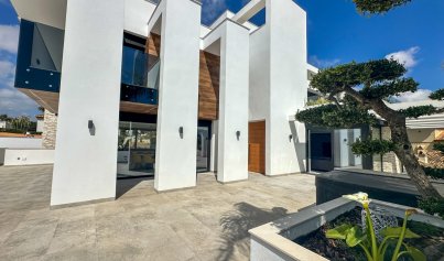 Resale - Villa -
Orihuela Costa - Villamartin