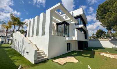Resale - Villa -
Orihuela Costa - Villamartin