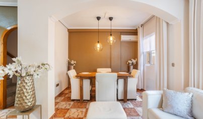 Resale - Villa -
Orihuela Costa - La Regia