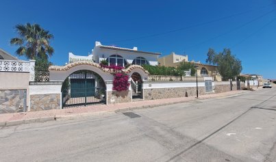 Återförsäljning - Villa -
Orihuela Costa - Villamartin