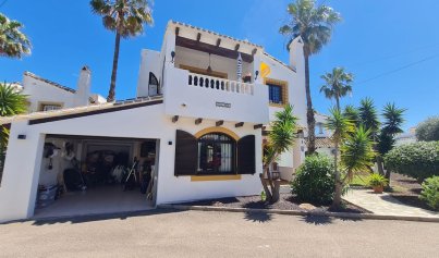 Återförsäljning - Villa -
Villamartín - Villamartin