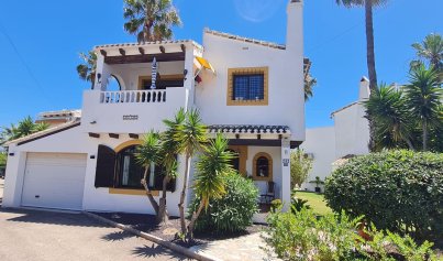 Återförsäljning - Villa -
Villamartín - Villamartin