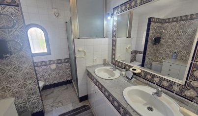 Återförsäljning - Villa -
Villamartín - Villamartin