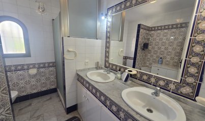 Återförsäljning - Villa -
Villamartín - Villamartin
