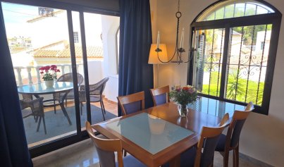 Återförsäljning - Villa -
Villamartín - Villamartin