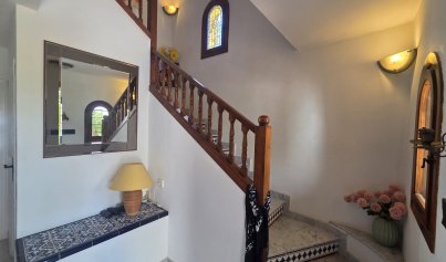 Återförsäljning - Villa -
Villamartín - Villamartin