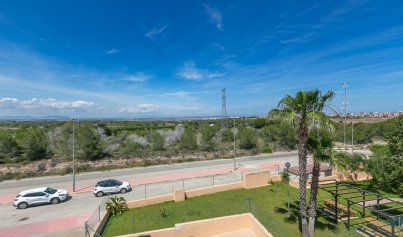 Wiederverkauf - Villa -
Villamartín - Villamartin