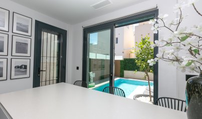 Wiederverkauf - Villa -
Villamartín - Villamartin