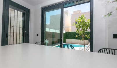 Wiederverkauf - Villa -
Villamartín - Villamartin
