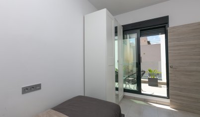 Wiederverkauf - Villa -
Villamartín - Villamartin
