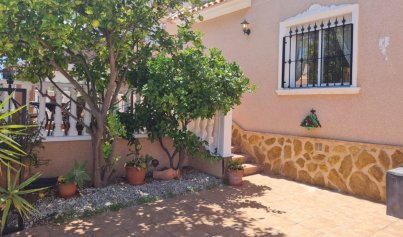 Resale - Villa -
Villamartín - Villamartin
