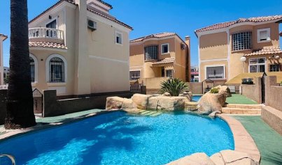 Återförsäljning - Villa -
Orihuela Costa - Villamartin