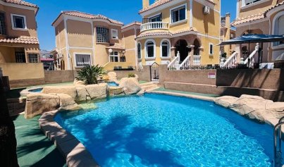 Återförsäljning - Villa -
Orihuela Costa - Villamartin