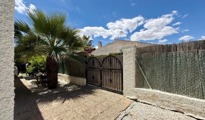 Resale - Villa -
Orihuela Costa - Campoamor