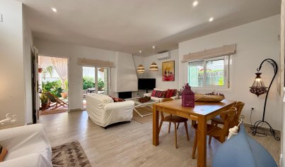 Resale - Villa -
Orihuela Costa - Campoamor