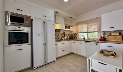 Resale - Villa -
Orihuela Costa - Campoamor