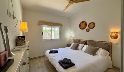 Resale - Villa -
Orihuela Costa - Campoamor