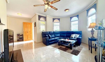 Resale - Villa -
Orihuela Costa - Villamartin