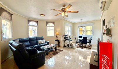 Resale - Villa -
Orihuela Costa - Villamartin