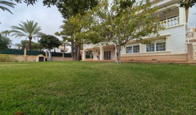 Resale - Villa -
Orihuela Costa - Costa Blanca Sur