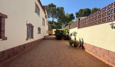 Resale - Villa -
Torrevieja - Costa Blanca Sur