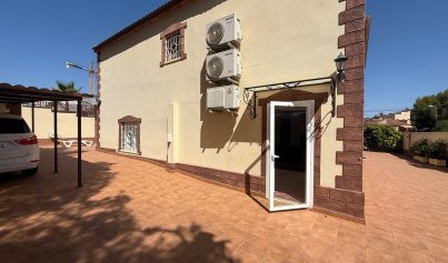 Resale - Villa -
Torrevieja - Costa Blanca Sur