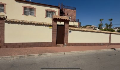 Resale - Villa -
Torrevieja - Costa Blanca Sur