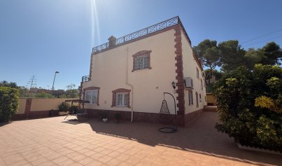 Resale - Villa -
Torrevieja - Costa Blanca Sur