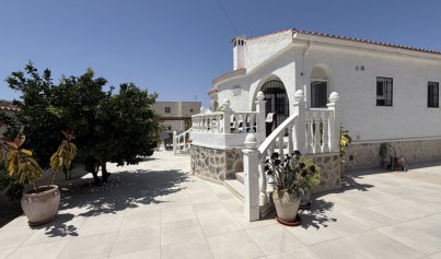 Resale - Villa -
Torrevieja - Costa Blanca Sur