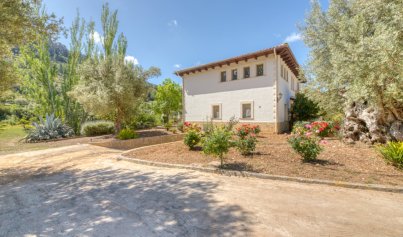 Resale - Villa -
Esporlas - Mallorca