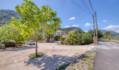 Resale - Villa -
Esporlas - Mallorca
