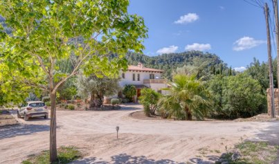 Resale - Villa -
Esporlas - Mallorca
