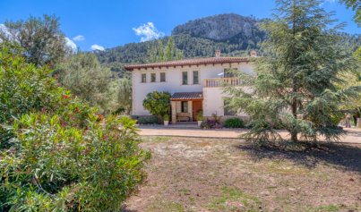 Resale - Villa -
Esporlas - Mallorca