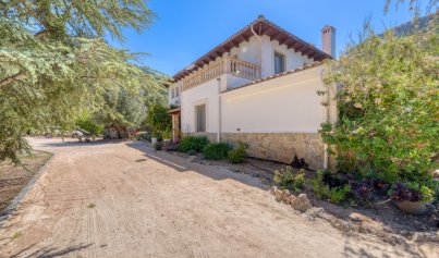 Resale - Villa -
Esporlas - Mallorca