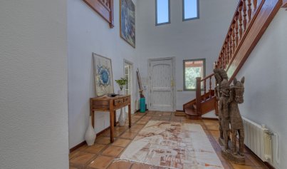 Resale - Villa -
Esporlas - Mallorca