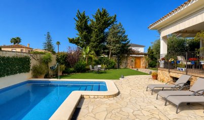 Resale - Villa -
Campoamor - Dehesa de Campoamor