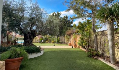 Resale - Villa -
Campoamor - Dehesa de Campoamor