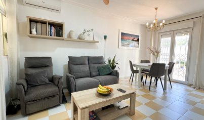 Resale - Villa -
Torrevieja - Nueva Torrevieja - Aguas Nuevas