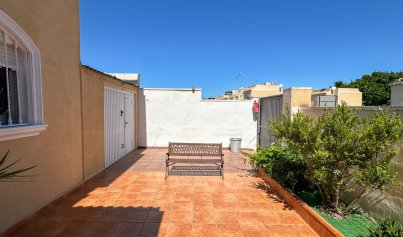 Resale - Villa -
Torrevieja - Nueva Torrevieja - Aguas Nuevas